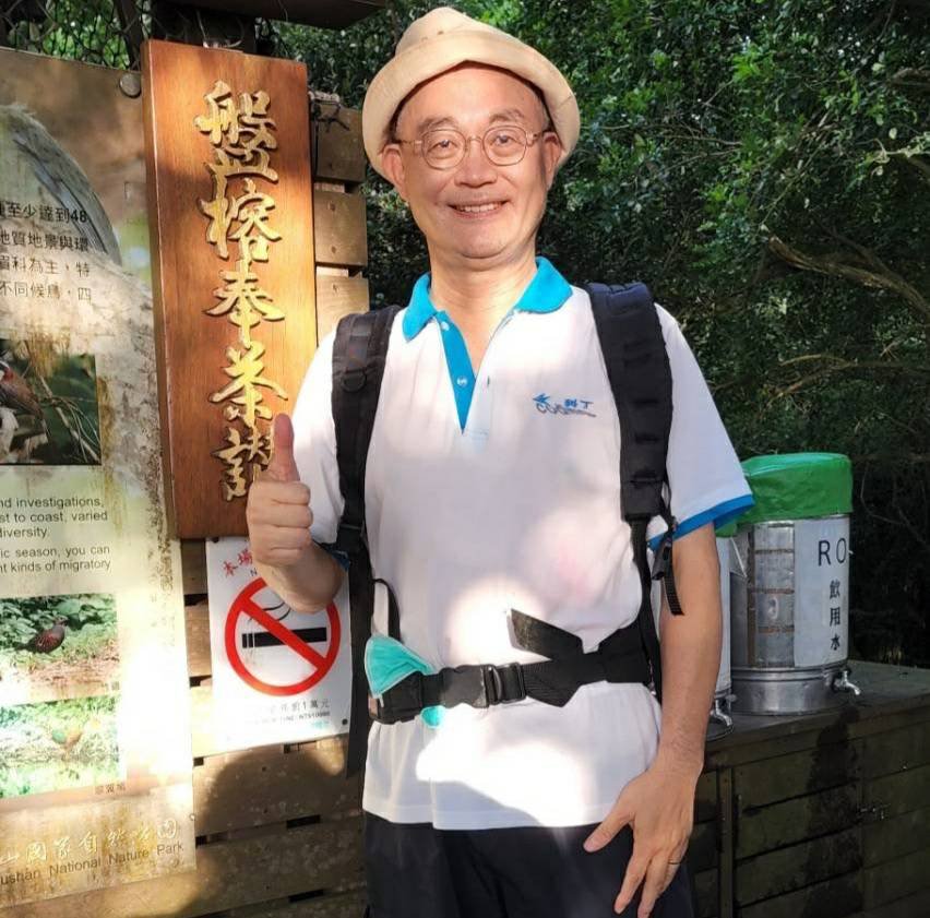 高雄市議員黃柏霖揹水奉茶八百次 盼為社會注入正能量
