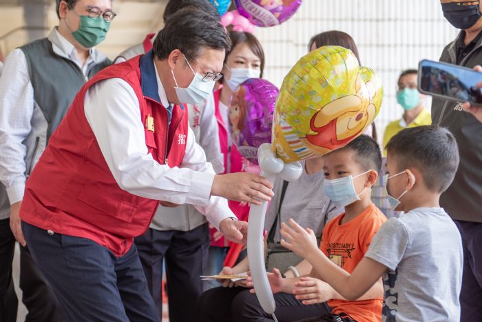桃園市長鄭文燦視察兒童施打BNT疫苗情形