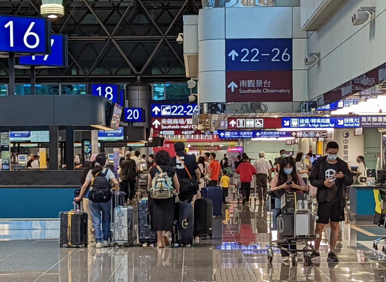 桃園機場旅運量回升 單日預報量二年來首度破萬