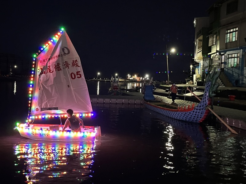 高雄市林園區辦夜間帆船賽 汕尾漁港越夜越美麗