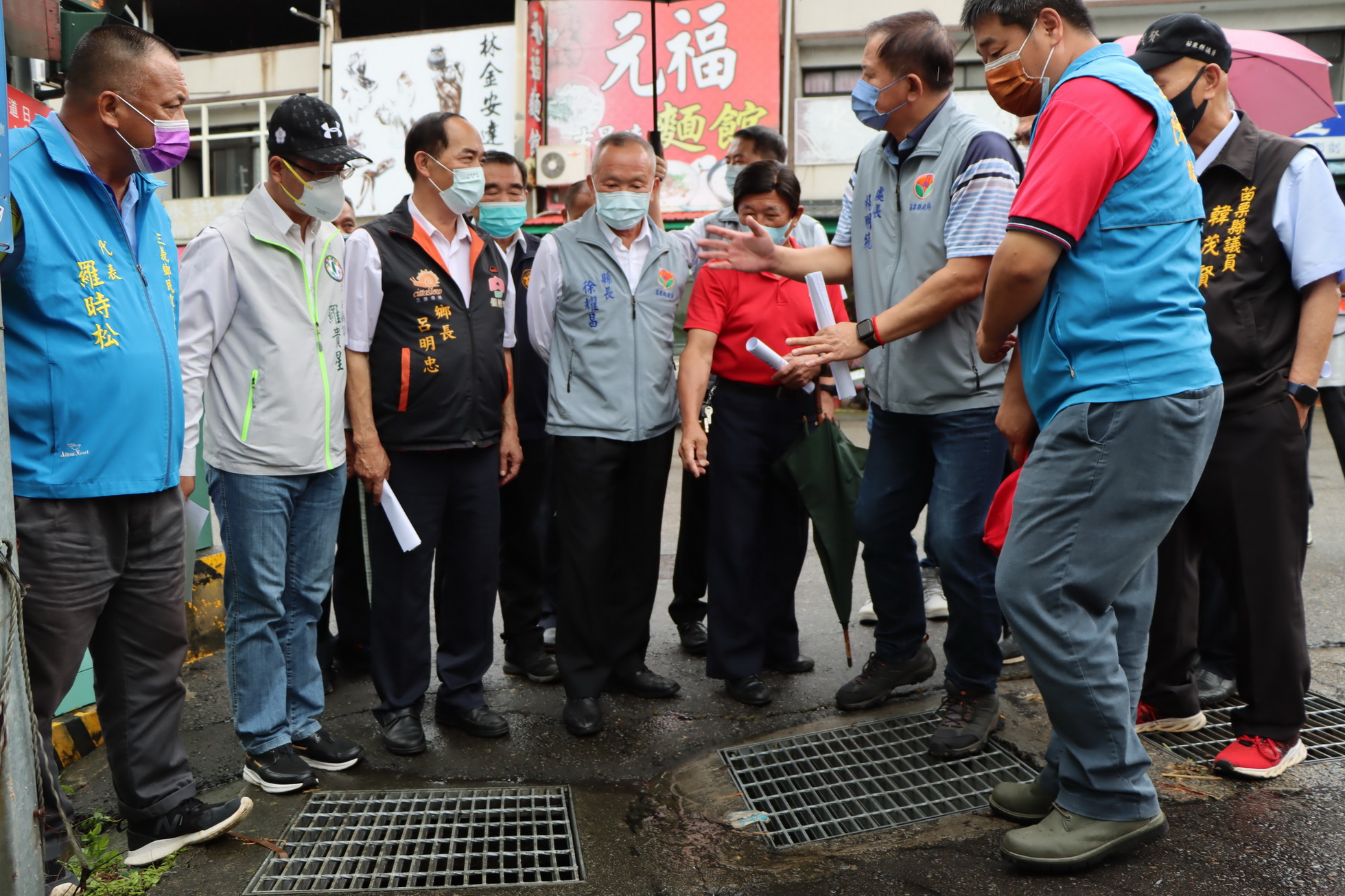 苗栗豪雨驟降導致水美街淹水 縣長徐耀昌視察災情