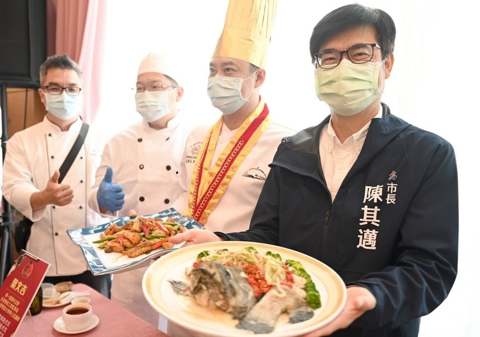 陳其邁化身賣魚郎 大力推銷高雄石斑魚並積極拓展國內外通路