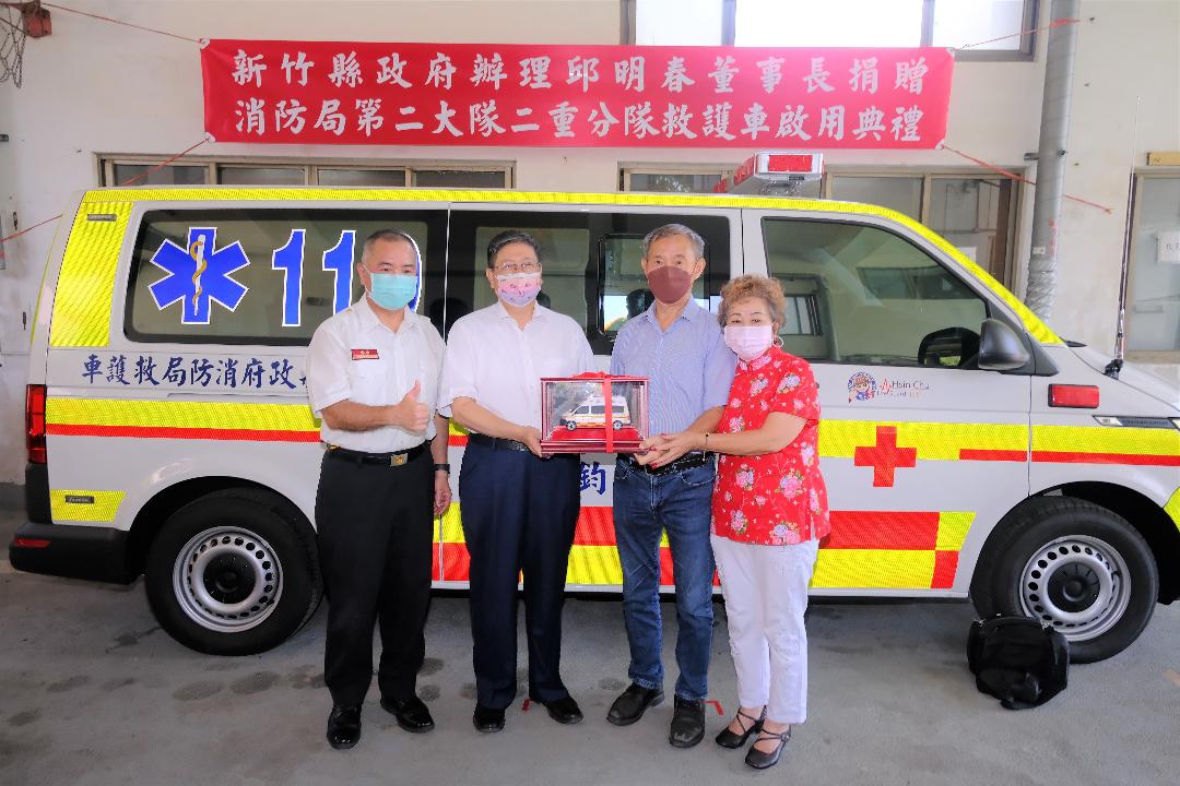 建築王國邱明春捐救護車 楊文科：善行義舉十分敬佩