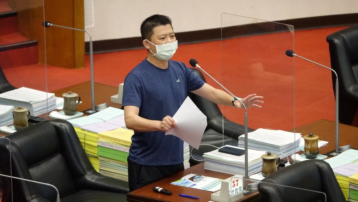 市議員曾俊傑關切火車站商圈整體開發　副市長林欽榮：站東路十月底通車