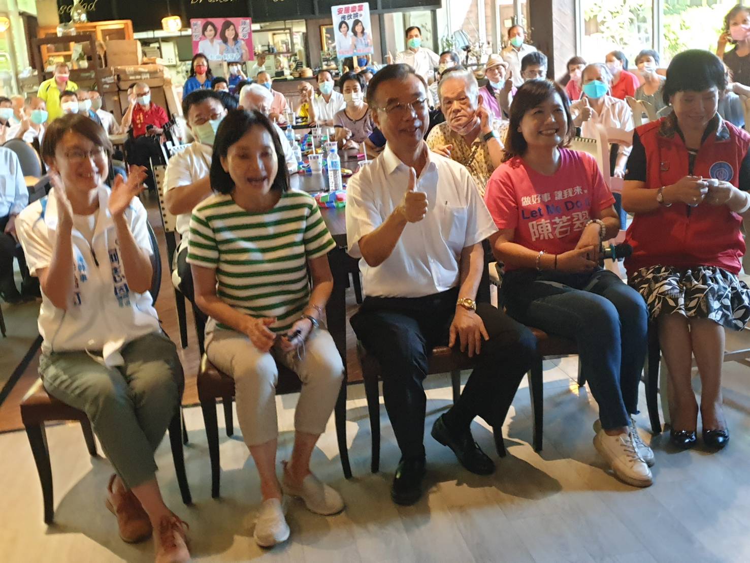 同心懇託會 柯志恩近距離與民眾談理念隹評如潮 凍蒜聲響徹全場
