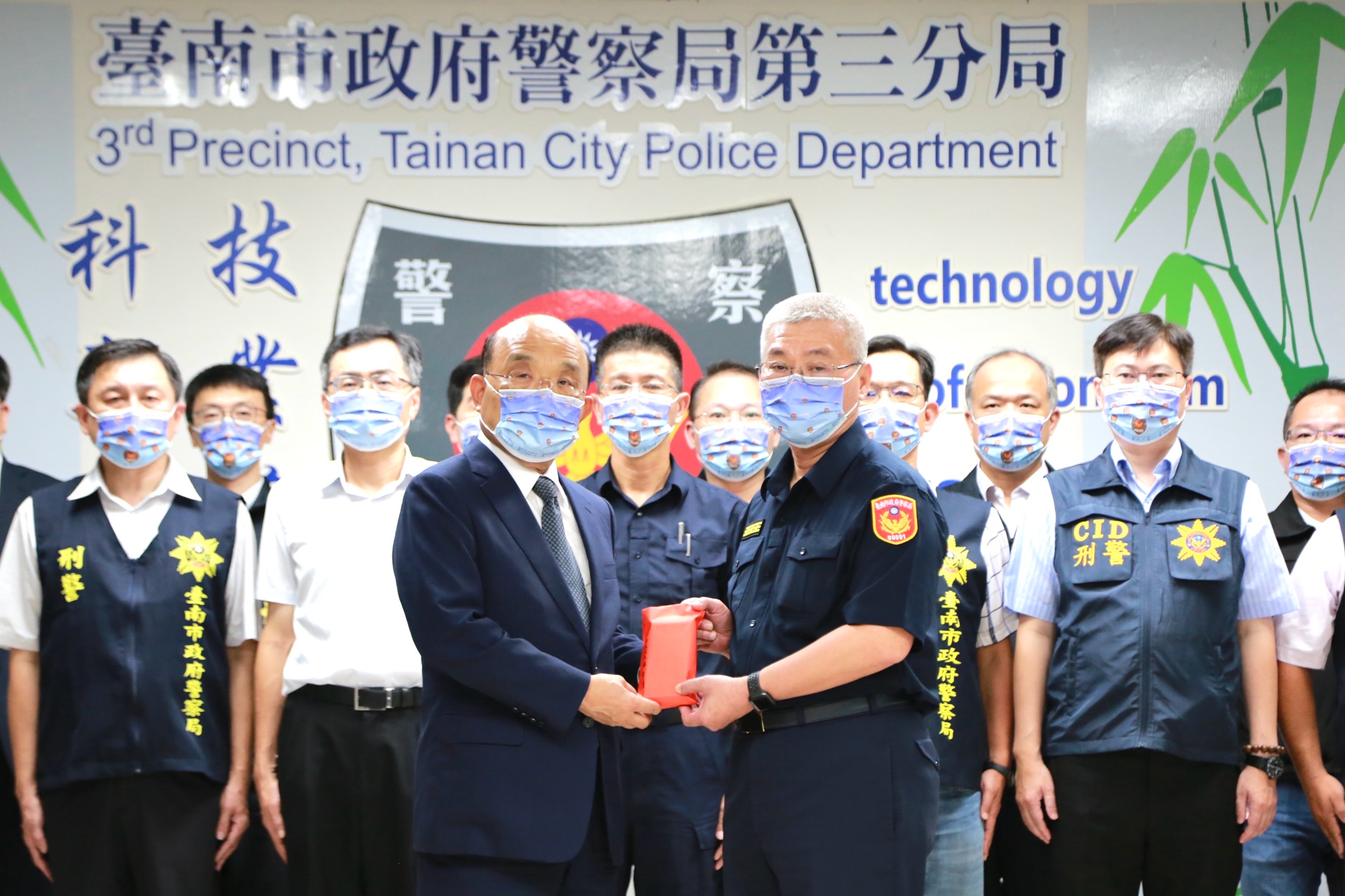 行政院長蘇貞昌赴台南市弔唁二殉職員警 慰勉警察同仁辛勞