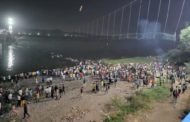 印度吊橋斷裂500人墜河 至少已150人死亡