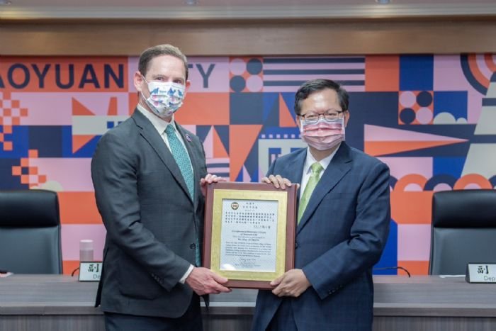 桃園市長鄭文燦頒授美國姊妹城市首長榮譽市民證 盼強化雙邊交流