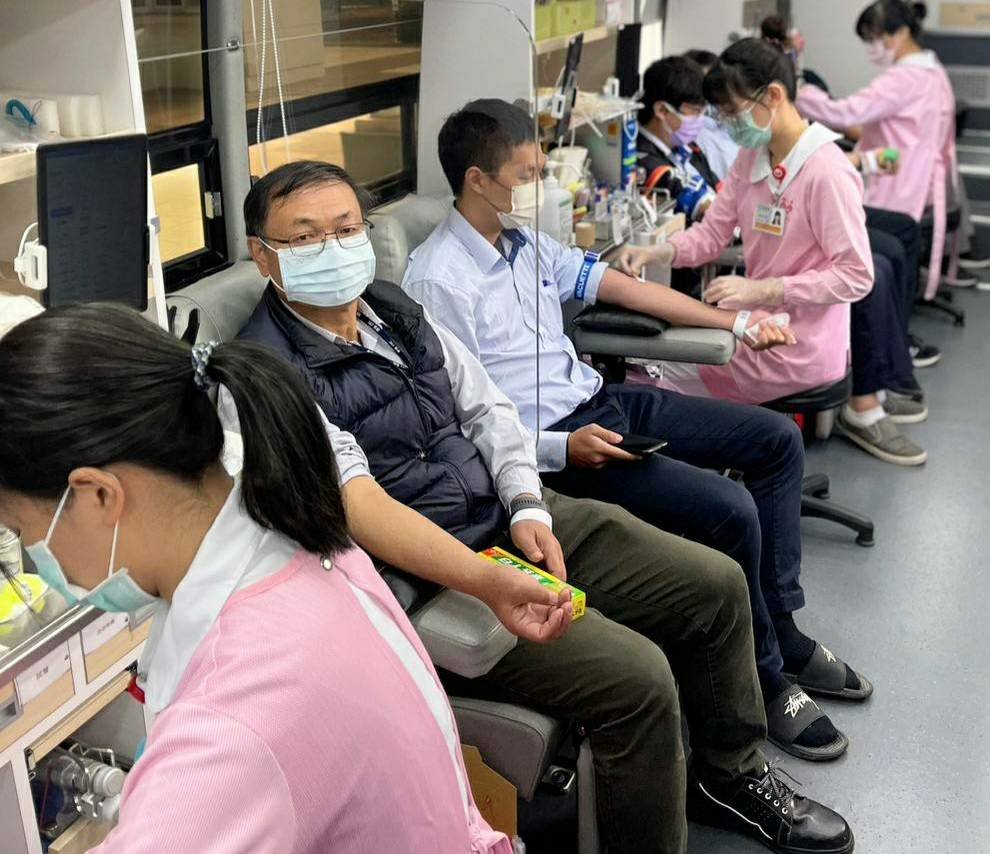 血荒 陳副執行長號召同仁挽袖