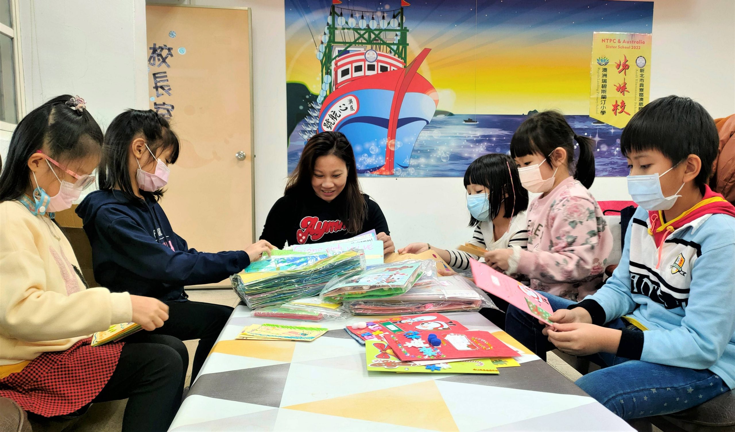 新北、河內市國際雙城慶耶誕 千名台越學生交換賀卡