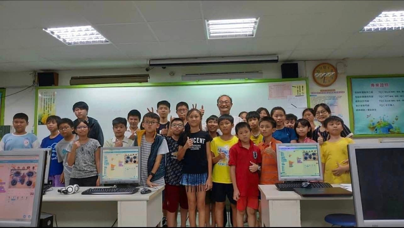 高雄市議員黃柏霖推資訊教育 盼孩子快樂學習激發創意