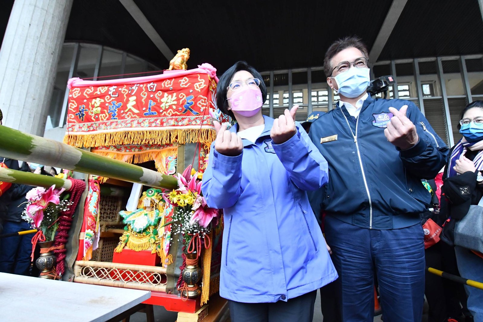 白沙屯媽祖情人節抵彰 縣長王惠美接駕獻花祈福