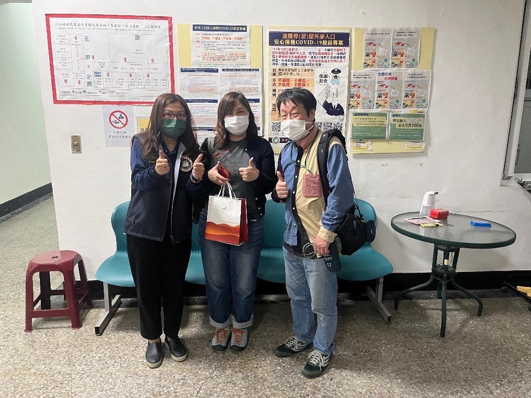 日本夫妻受助返國 3年後來臺感謝移民官：臺灣最美的風景