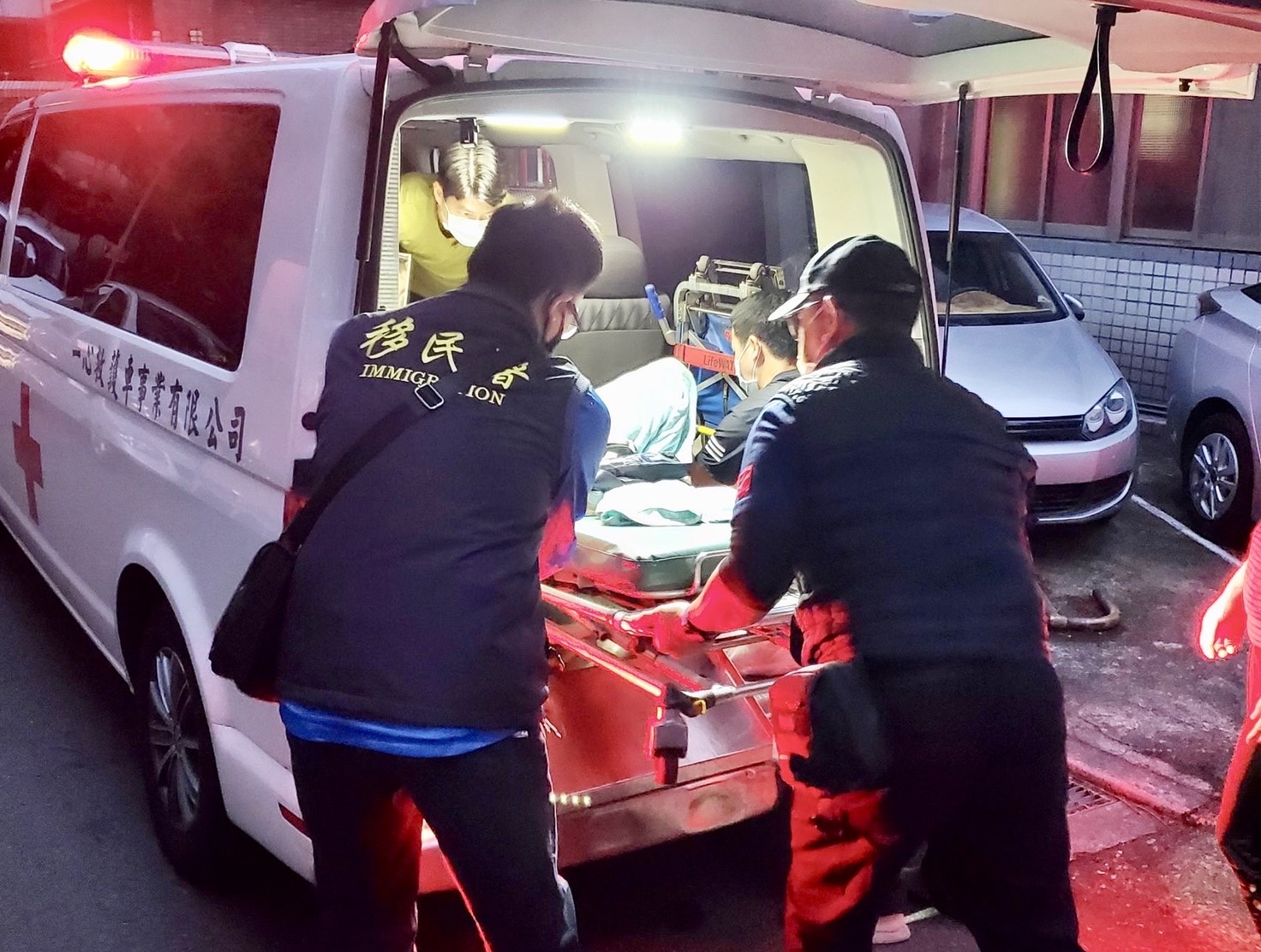 回家真的好不容易 移民署協助癱瘓印尼籍受刑人返鄉過年