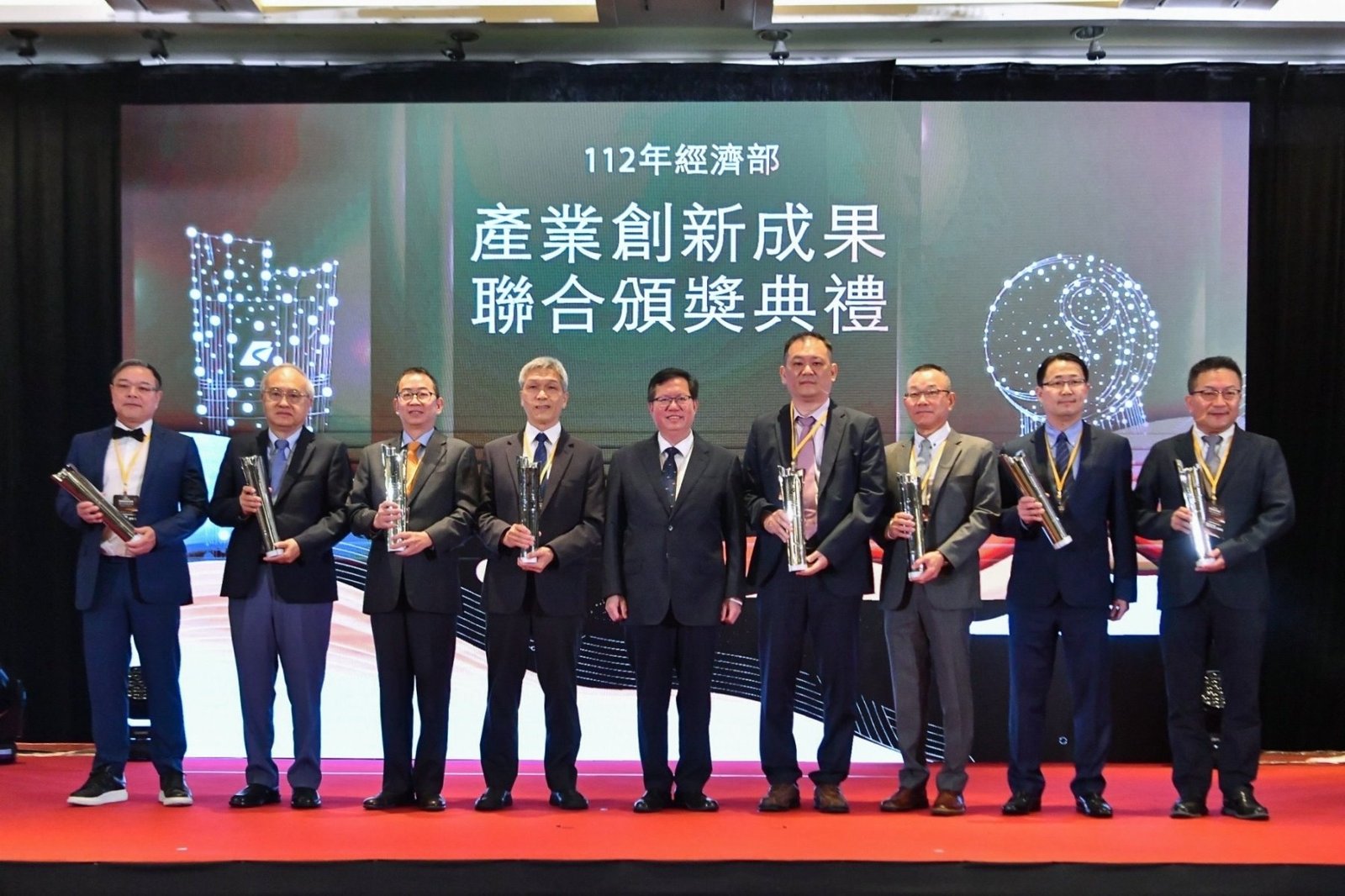 國家產業創新獎頒獎 鄭文燦：強化台灣科技研發動力