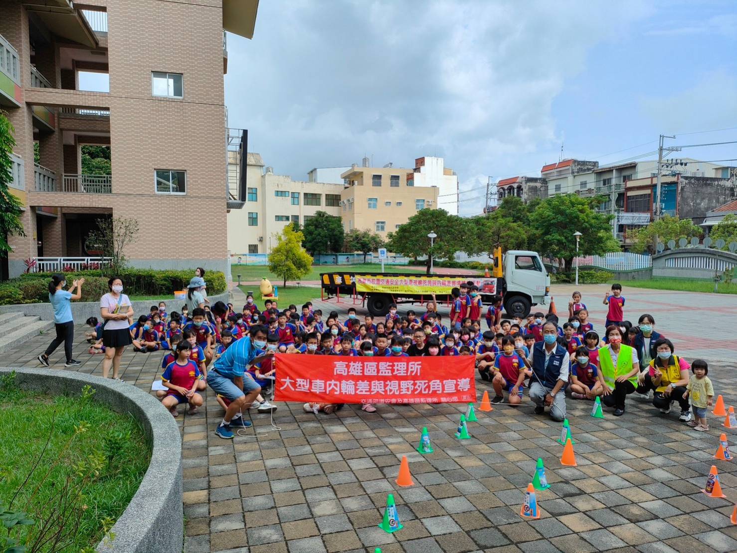 高雄區監理所嘉興國小辦大型車事故防制活動