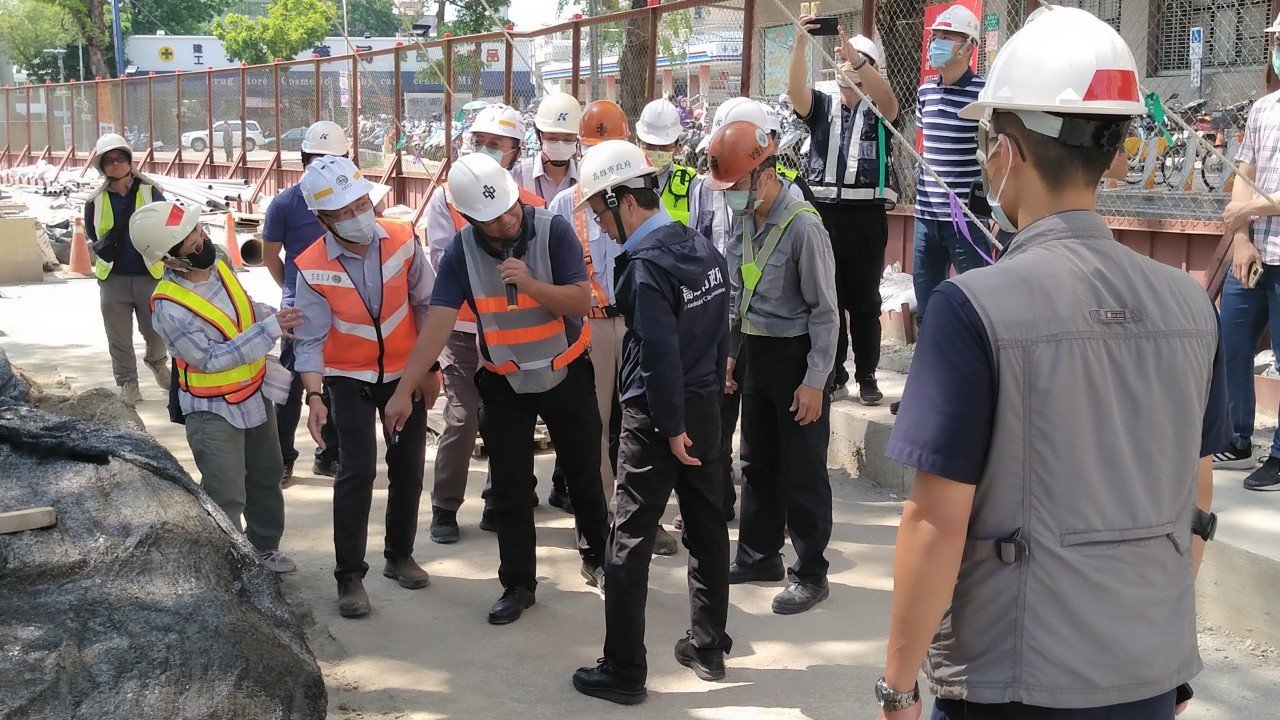 林欽榮視察輕軌工程 要求加快進度降低民眾交通不便