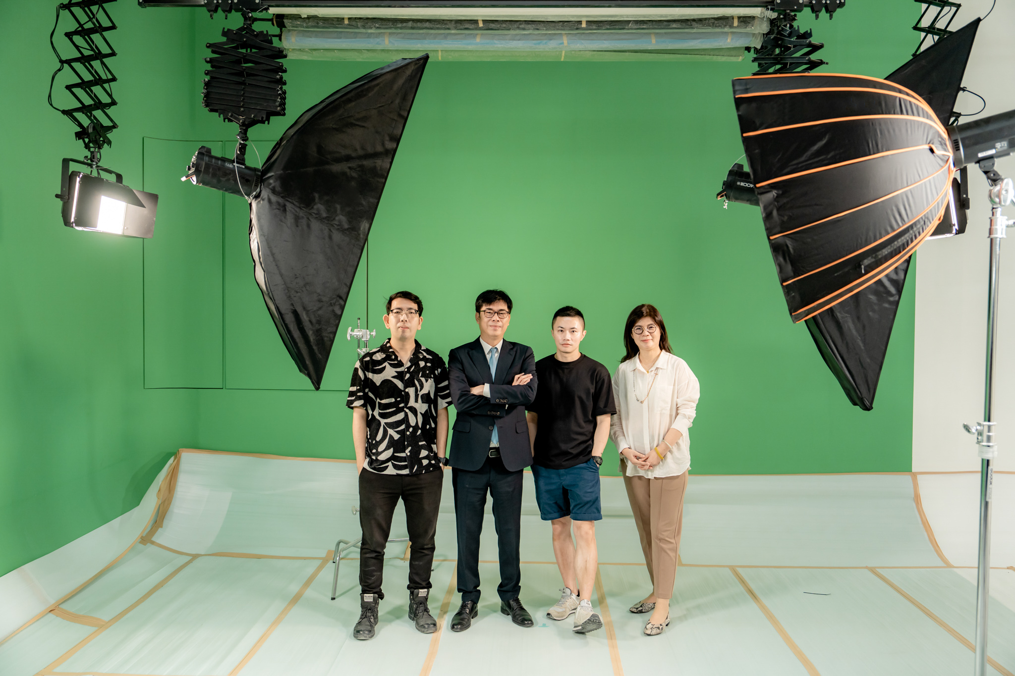 陳其邁視察「駁二共創2號基地」 探班首波進駐設計師