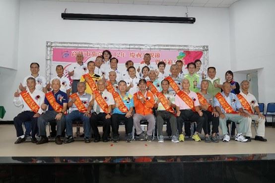 慶祝父親節 茄萣表揚模範父親 83歲薛政雄最年長