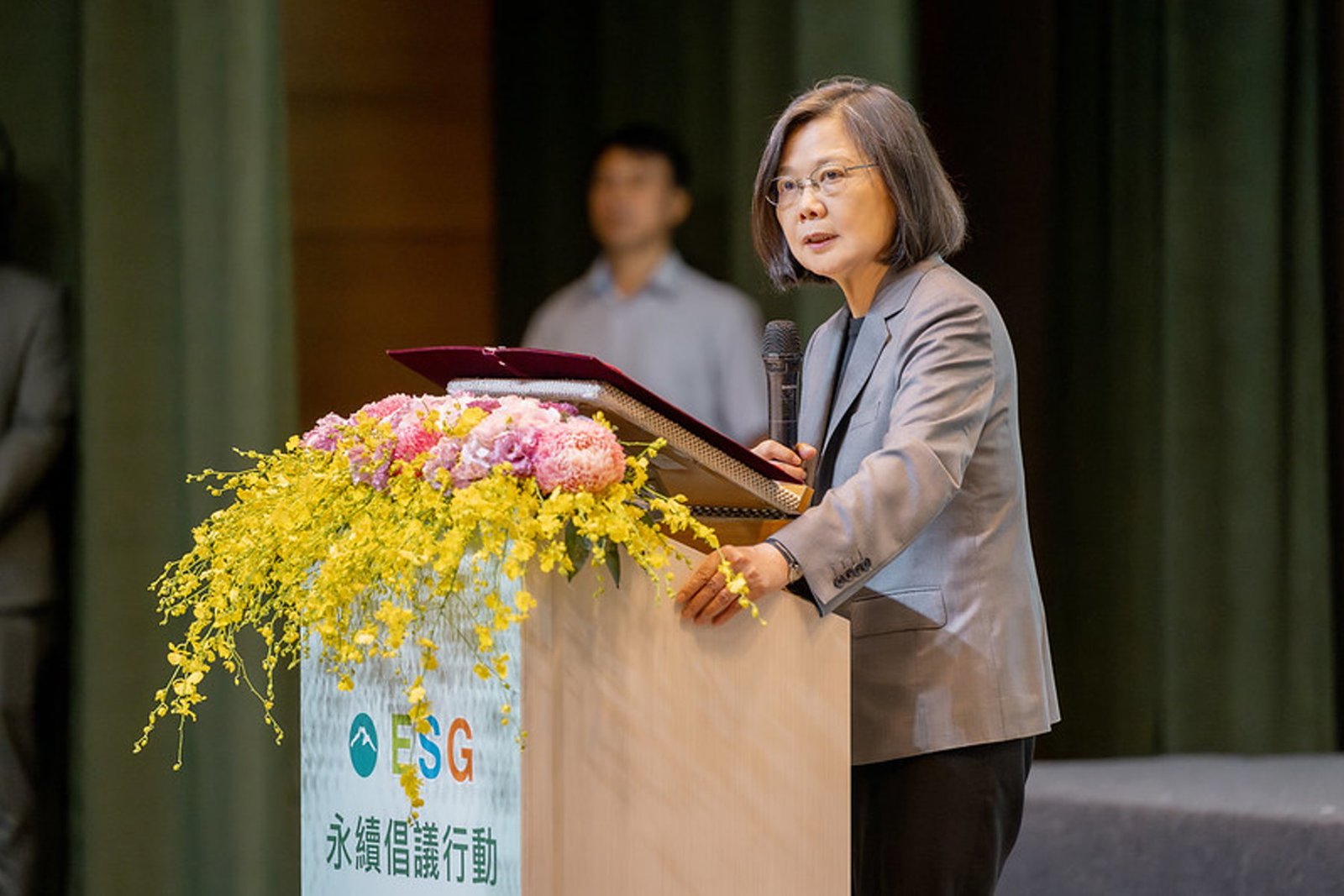 蔡總統：政府將盡速完成碳費與碳盤查相關修法