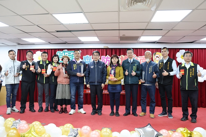 黃偉哲頒獎感謝各界投入登革熱防疫 籲民眾落實防疫不鬆懈