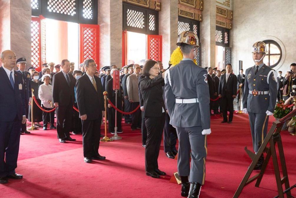 蔡英文總統赴忠烈祠致祭 慰問遺族代表