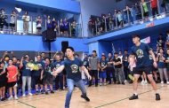 羽球公益賽開幕 蔣萬安與王齊麟搭檔開球