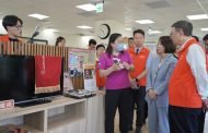 卓榮泰訪屏東失智照顧園區 讚像兒童樂園是全台典範