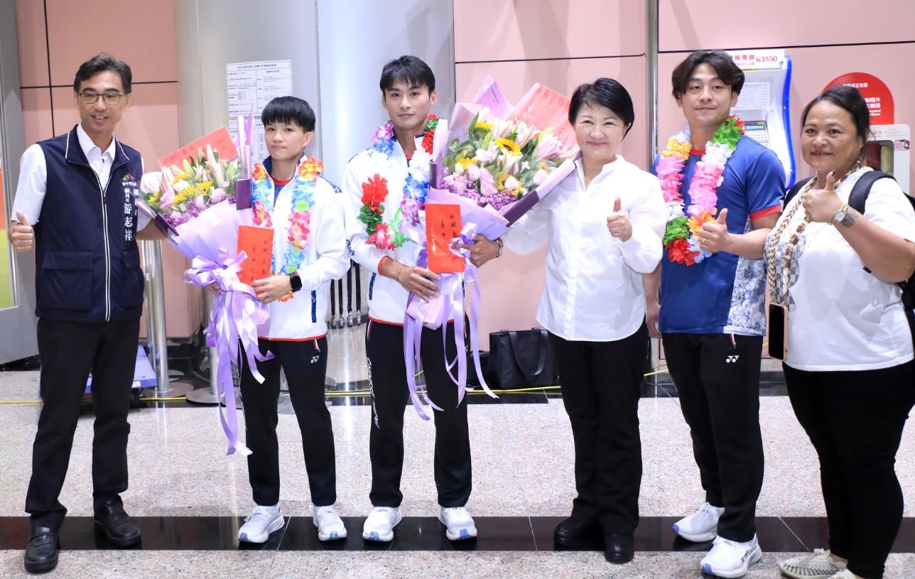 奧運戰士楊勇緯、林真豪返國 台中市長盧秀燕親自接機