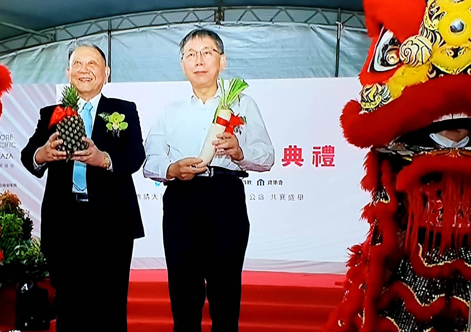 京華城容積率等爭議案 檢廉搜索柯文哲辦公室 帶走一箱資料兩台電腦