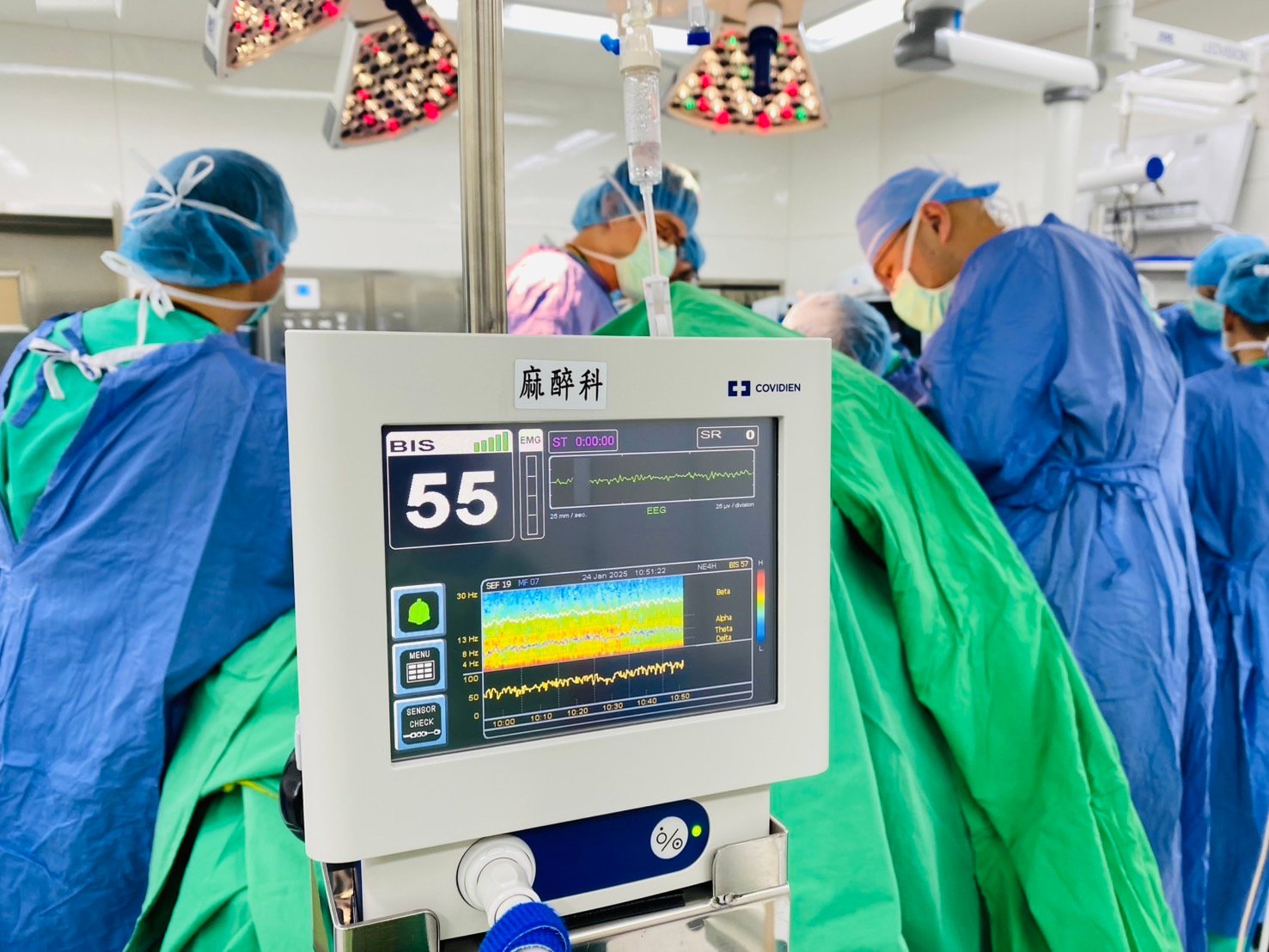 高雄秀傳醫院反置肩關節換術創奇蹟 八旬翁重燃網球冠軍夢