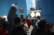 台北天文館邀長者白天觀星 用大望遠鏡與月球、金星來場近距離對話