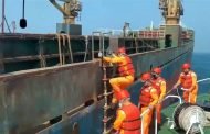 蒙古籍「寶順」號貨輪進高雄港錨泊區整補 海巡登船檢查全程監控
