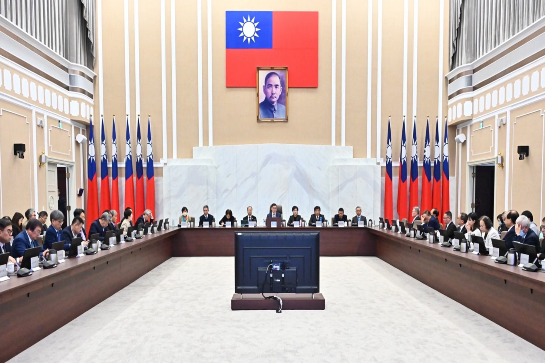 卓揆：成立國家防疫一體政策會報 盼加速擬定計畫