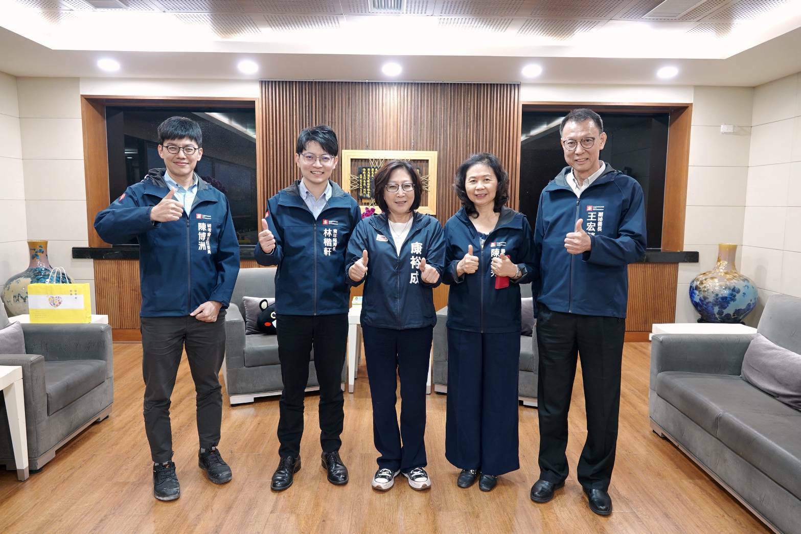 高雄市政府新任首長拜會議長康裕成，康議長表達高度期許