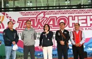 議長康裕成為全國原住民族運動會高雄市代表隊授旗，勉勵冠軍留高雄