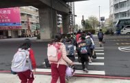 保護行人再升級 高雄首度導入「行人分段穿越」設計