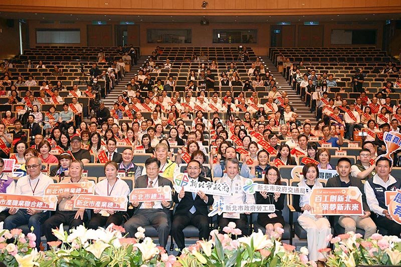 侯友宜表揚模範勞工及優良駕駛 感謝帶動城市進步