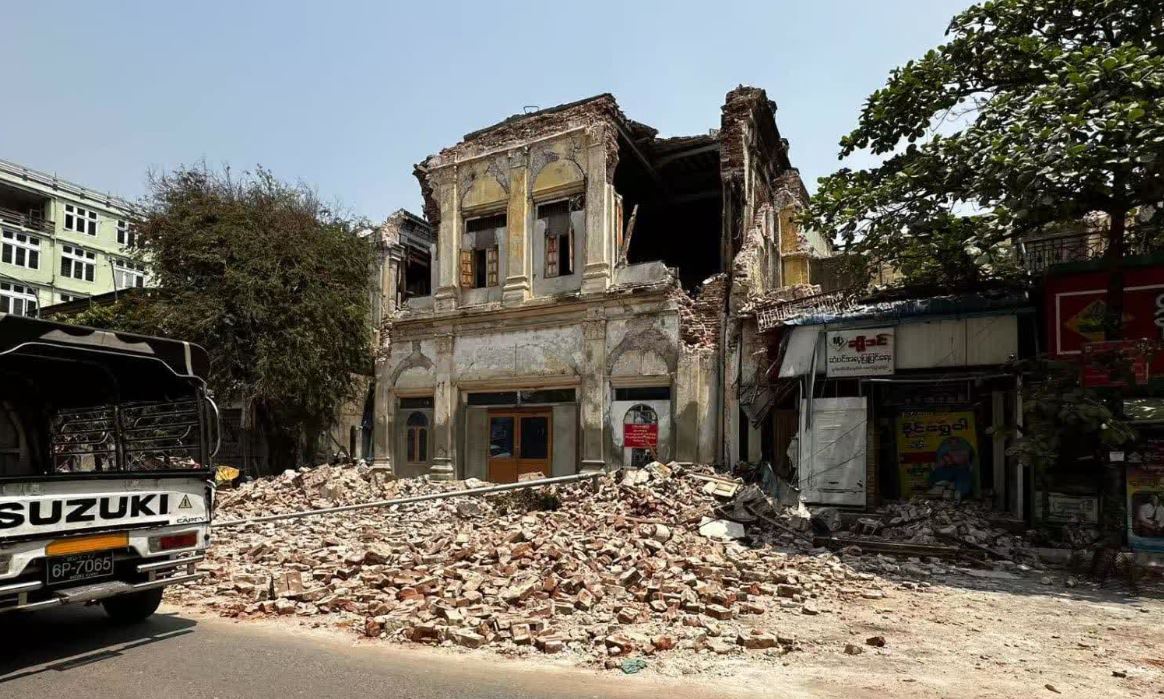 緬甸強震已逾2千死 民眾被迫街頭火化遺體