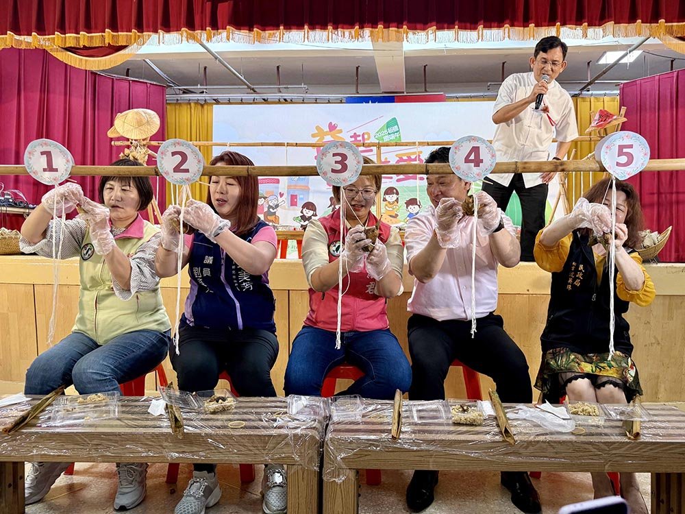 世壯運鏈球金牌得主板橋包粽 挑戰包粽王快手益起送愛心