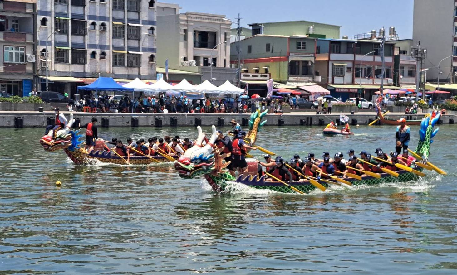 陳其邁為林園龍舟錦標賽鳴槍 冠軍加碼1萬元獎金