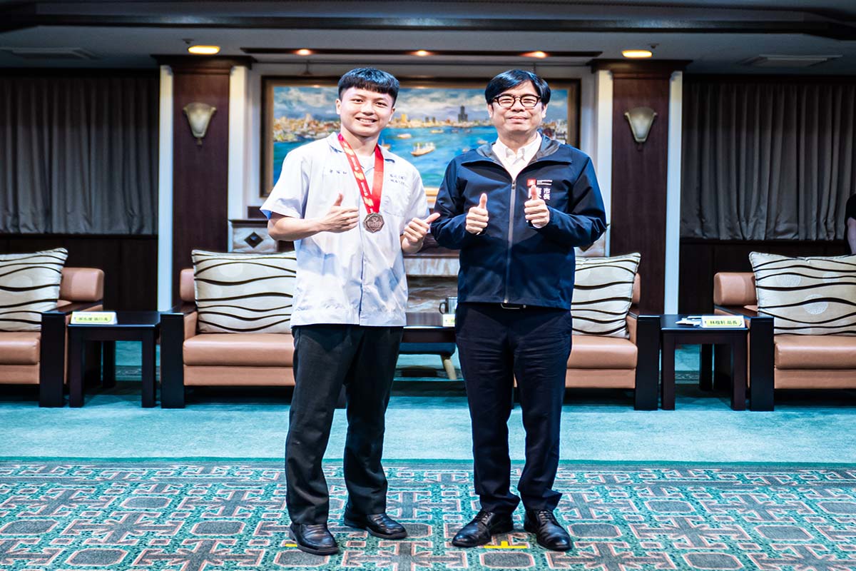 高市10生1校榮獲志工菁英獎 陳其邁讚揚把小愛變大愛