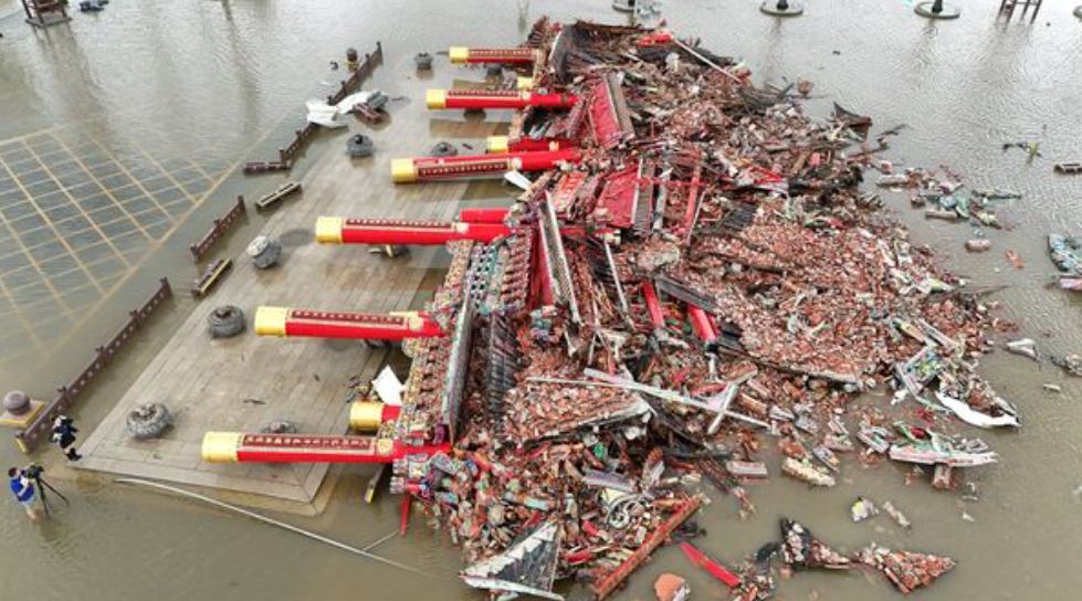 丹娜絲釀災 嘉義蚵損初估近2億 南鯤鯓代天府牌樓倒塌