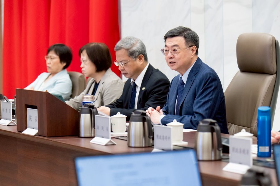 卓揆：成立院層級「國家防疫一體政策會報」防疫接軌國際