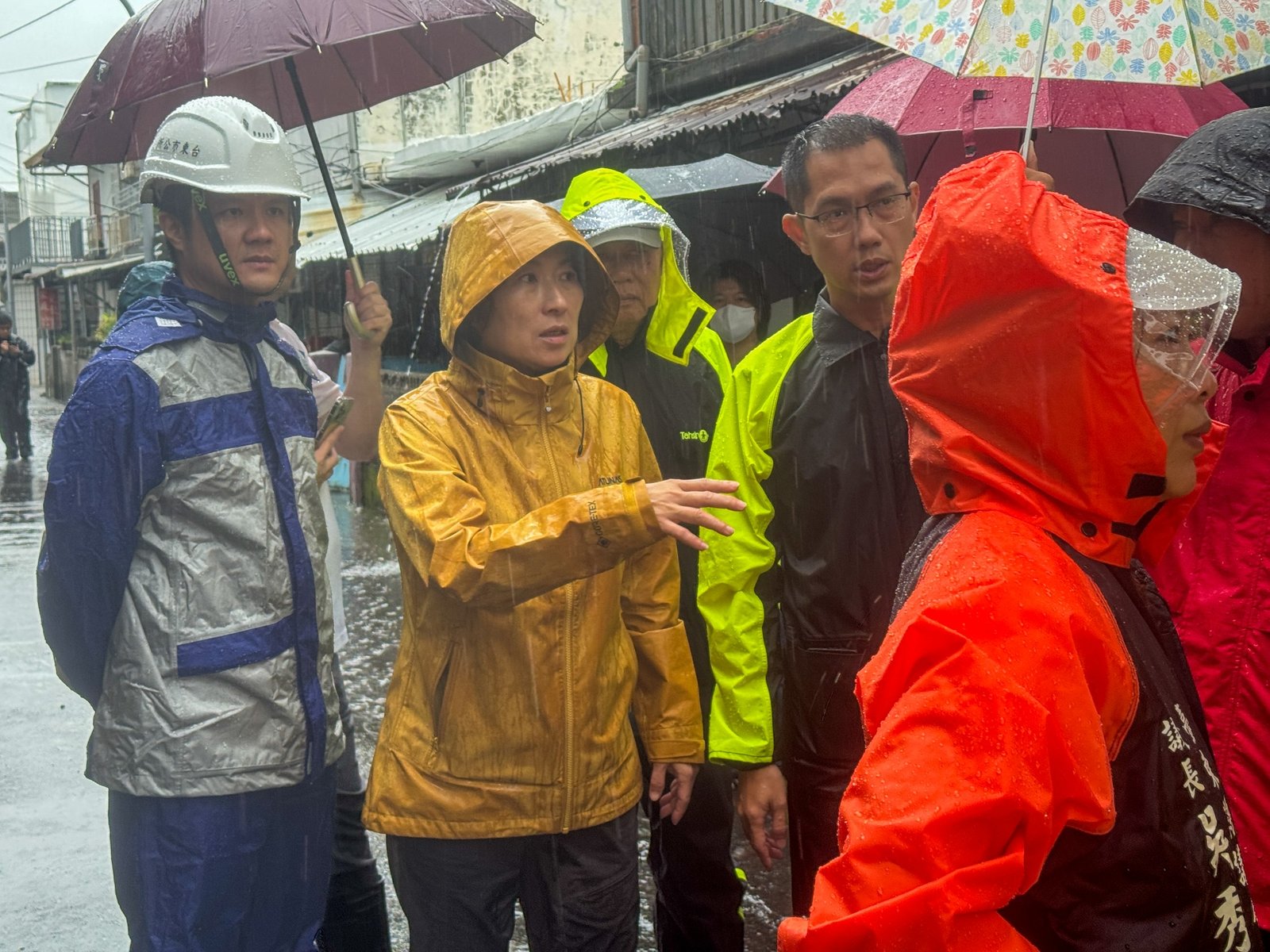 台東強降雨多處地區積水 饒慶鈴率團勘災
