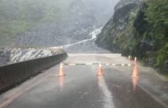薇帕颱風雨彈狂炸 南橫檜谷路大規模土石崩落