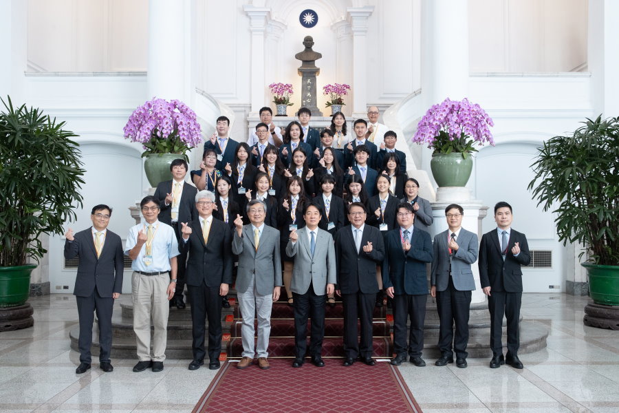 賴總統接見國際科展代表團 期勉懷抱熱情走向世界