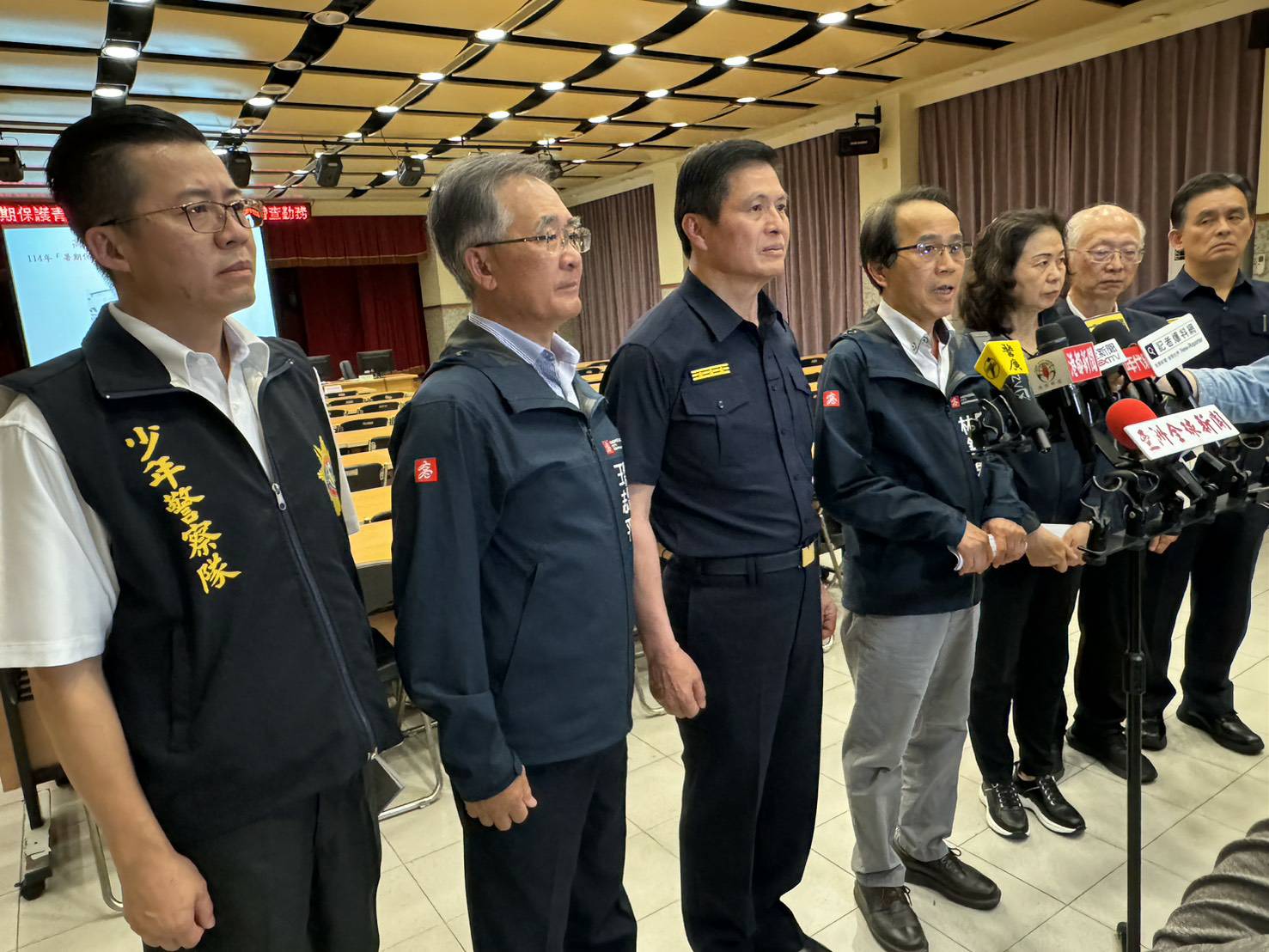 高市府結合保三緝毒犬聯合稽查擴大掃蕩 進行青少年易聚集場所臨檢