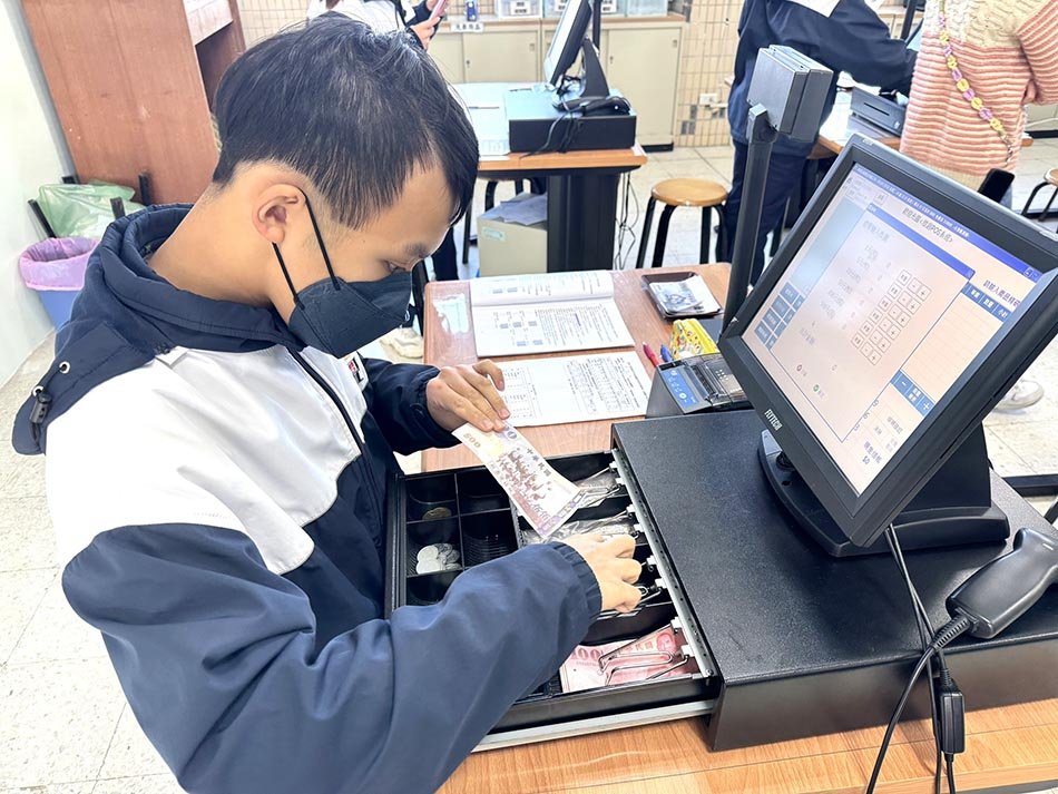 新北獎學金發放1.7億元 助1.2萬名弱勢學子安心逐夢
