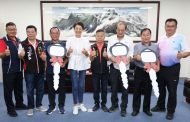 泡麵土地公石龍宮福德會慨捐3輛交通車 嘉惠3社團
